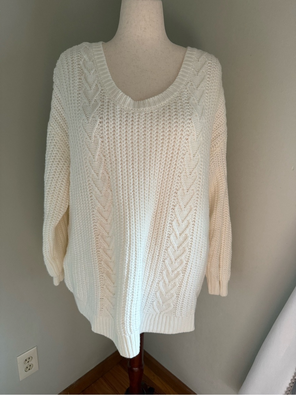 Cream Cable Knit Scoop-Neck Women's Sweater w/Back Bow